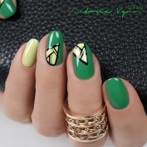Vernis semi permanent Gel Polish 221 Green Grass